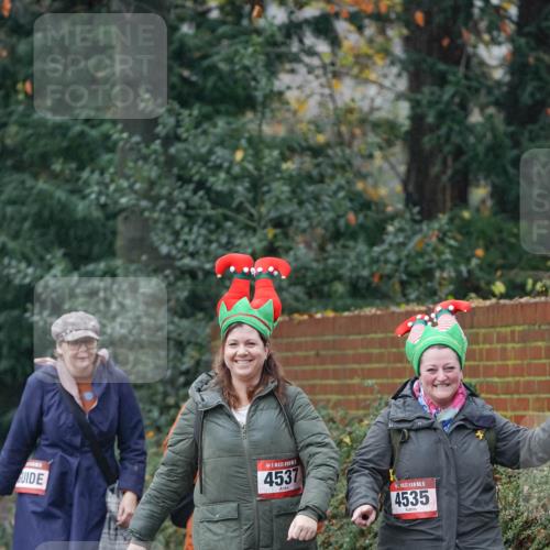 07.12.2025 - St. Pauli X-Mass-Run No. 15 Michael Burmester http://msf.ph/oto/9415399 07.12.2025 10:12:19 Laufen 4537, 15, 4535 meine-sportfotos.de