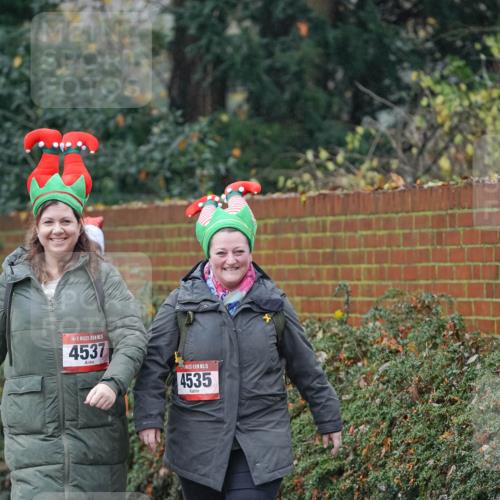 07.12.2025 - St. Pauli X-Mass-Run No. 15 Michael Burmester http://msf.ph/oto/9415403 07.12.2025 10:12:20 Laufen 4537, 15, 4535 meine-sportfotos.de