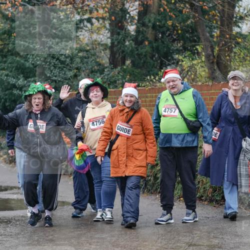 07.12.2025 - St. Pauli X-Mass-Run No. 15 Michael Burmester http://msf.ph/oto/9415417 07.12.2025 10:12:36 Laufen 4756, 4757 meine-sportfotos.de