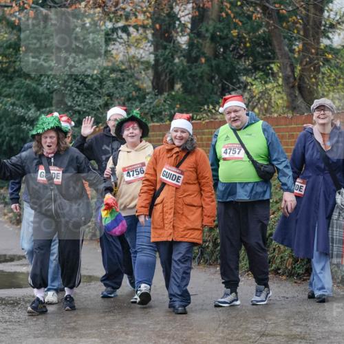 07.12.2025 - St. Pauli X-Mass-Run No. 15 Michael Burmester http://msf.ph/oto/9415418 07.12.2025 10:12:36 Laufen 4756, 4757 meine-sportfotos.de