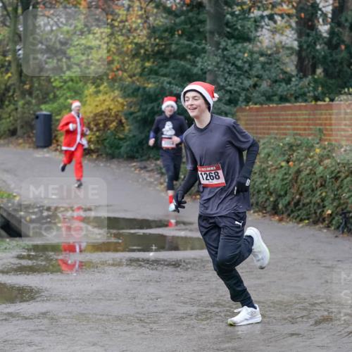 07.12.2025 - St. Pauli X-Mass-Run No. 15 Michael Burmester http://msf.ph/oto/9415505 07.12.2025 10:19:04 Laufen 5, 1268 meine-sportfotos.de