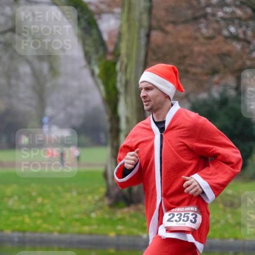 07.12.2025 - St. Pauli X-Mass-Run No. 15 Michael Burmester http://msf.ph/oto/9415516 07.12.2025 10:19:11 Laufen 15, 2353 meine-sportfotos.de