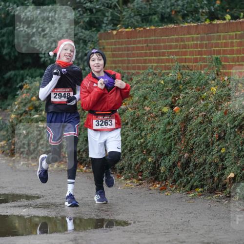 07.12.2025 - St. Pauli X-Mass-Run No. 15 Michael Burmester http://msf.ph/oto/9415563 07.12.2025 10:19:39 Laufen 15, 2948, 3263 meine-sportfotos.de