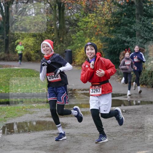 07.12.2025 - St. Pauli X-Mass-Run No. 15 Michael Burmester http://msf.ph/oto/9415574 07.12.2025 10:19:42 Laufen 2948, 3263, 2331 meine-sportfotos.de