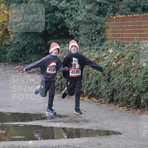 07.12.2025 - St. Pauli X-Mass-Run No. 15 Michael Burmester http://msf.ph/oto/9415636 07.12.2025 10:20:19 Laufen 4591, 4599 meine-sportfotos.de