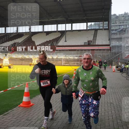 07.12.2025 - St. Pauli X-Mass-Run No. 15 Fabian Wolf http://msf.ph/oto/9415659 07.12.2025 11:05:09 Ziel 117, 128, 200, 201, 889, 1152, 1630 meine-sportfotos.de