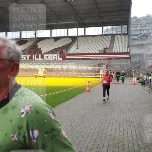 07.12.2025 - St. Pauli X-Mass-Run No. 15 Fabian Wolf http://msf.ph/oto/9415662 07.12.2025 11:05:10 Ziel 117, 128, 200, 201, 889, 1152, 1492, 1630 meine-sportfotos.de