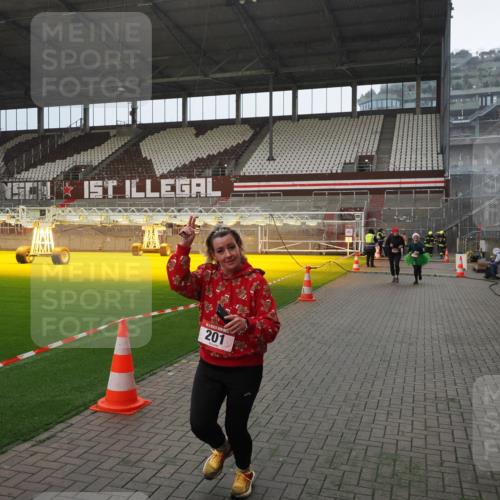 07.12.2025 - St. Pauli X-Mass-Run No. 15 Fabian Wolf http://msf.ph/oto/9415664 07.12.2025 11:05:12 Ziel 200, 201, 889, 1152, 1492, 1630 meine-sportfotos.de