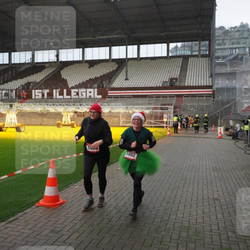 07.12.2025 - St. Pauli X-Mass-Run No. 15 Fabian Wolf http://msf.ph/oto/9415675 07.12.2025 11:05:17 Ziel 200, 201, 434, 889, 1152, 1492, 1600, 1630 meine-sportfotos.de