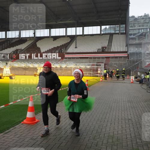 07.12.2025 - St. Pauli X-Mass-Run No. 15 Fabian Wolf http://msf.ph/oto/9415676 07.12.2025 11:05:17 Ziel 200, 201, 434, 889, 1152, 1492, 1600, 1630 meine-sportfotos.de