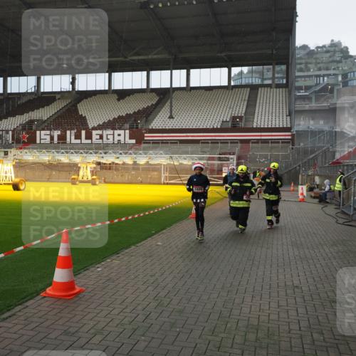 07.12.2025 - St. Pauli X-Mass-Run No. 15 Fabian Wolf http://msf.ph/oto/9415680 07.12.2025 11:05:24 Ziel 434, 1311, 1492, 1600, 1630 meine-sportfotos.de