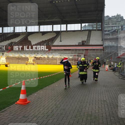07.12.2025 - St. Pauli X-Mass-Run No. 15 Fabian Wolf http://msf.ph/oto/9415682 07.12.2025 11:05:24 Ziel 434, 1311, 1492, 1600, 1630 meine-sportfotos.de