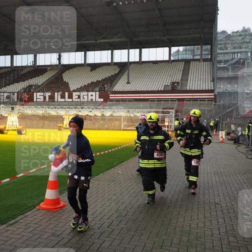 07.12.2025 - St. Pauli X-Mass-Run No. 15 Fabian Wolf http://msf.ph/oto/9415686 07.12.2025 11:05:26 Ziel 434, 1311, 1492, 1600, 1630 meine-sportfotos.de