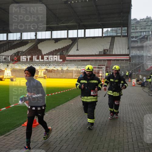 07.12.2025 - St. Pauli X-Mass-Run No. 15 Fabian Wolf http://msf.ph/oto/9415687 07.12.2025 11:05:26 Ziel 434, 1311, 1492, 1600, 1630 meine-sportfotos.de