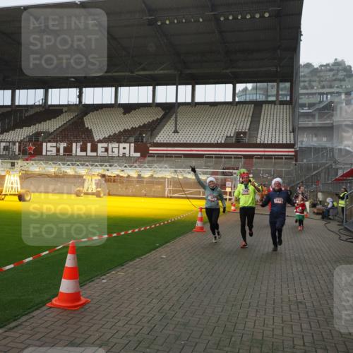 07.12.2025 - St. Pauli X-Mass-Run No. 15 Fabian Wolf http://msf.ph/oto/9415702 07.12.2025 11:05:36 Ziel 199, 434, 831, 1046, 1049, 1311, 1600, 1840, 1841, 2006, 2884 meine-sportfotos.de
