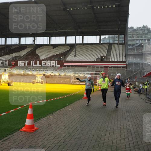 07.12.2025 - St. Pauli X-Mass-Run No. 15 Fabian Wolf http://msf.ph/oto/9415703 07.12.2025 11:05:36 Ziel 199, 434, 831, 1046, 1049, 1311, 1600, 1840, 1841, 2006, 2884 meine-sportfotos.de