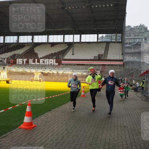 07.12.2025 - St. Pauli X-Mass-Run No. 15 Fabian Wolf http://msf.ph/oto/9415707 07.12.2025 11:05:37 Ziel 199, 434, 831, 1046, 1049, 1311, 1600, 1840, 1841, 2006, 2884 meine-sportfotos.de
