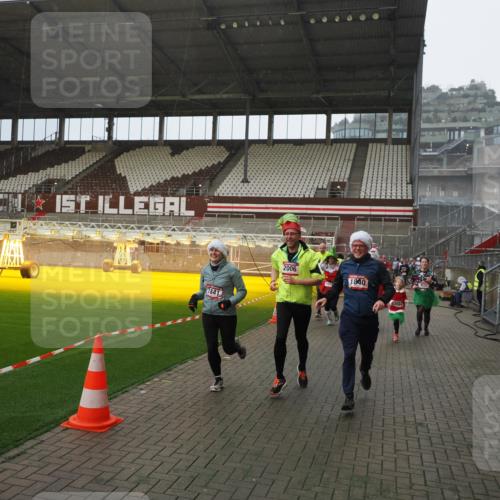 07.12.2025 - St. Pauli X-Mass-Run No. 15 Fabian Wolf http://msf.ph/oto/9415709 07.12.2025 11:05:37 Ziel 199, 434, 831, 1046, 1049, 1311, 1600, 1840, 1841, 2006, 2884 meine-sportfotos.de
