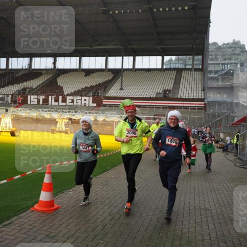 07.12.2025 - St. Pauli X-Mass-Run No. 15 Fabian Wolf http://msf.ph/oto/9415711 07.12.2025 11:05:37 Ziel 199, 434, 831, 1046, 1049, 1311, 1600, 1840, 1841, 2006, 2884 meine-sportfotos.de