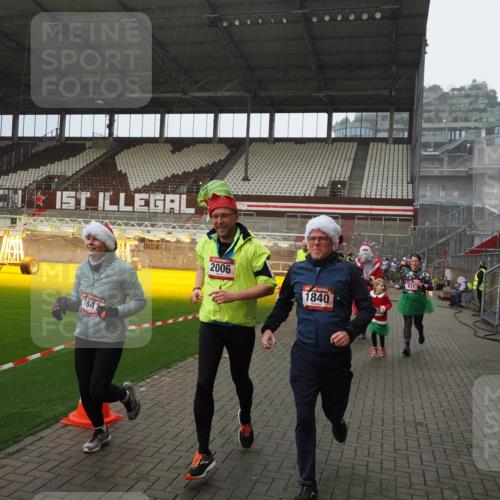 07.12.2025 - St. Pauli X-Mass-Run No. 15 Fabian Wolf http://msf.ph/oto/9415713 07.12.2025 11:05:38 Ziel 199, 831, 1046, 1049, 1311, 1840, 1841, 2006, 2884 meine-sportfotos.de