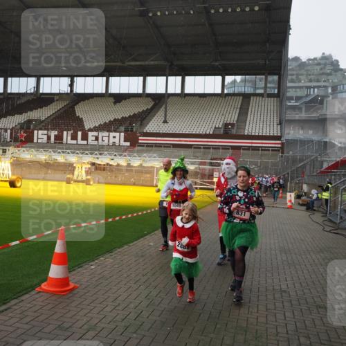 07.12.2025 - St. Pauli X-Mass-Run No. 15 Fabian Wolf http://msf.ph/oto/9415717 07.12.2025 11:05:39 Ziel 199, 831, 1046, 1049, 1196, 1311, 1840, 1841, 2006, 2254, 2884 meine-sportfotos.de