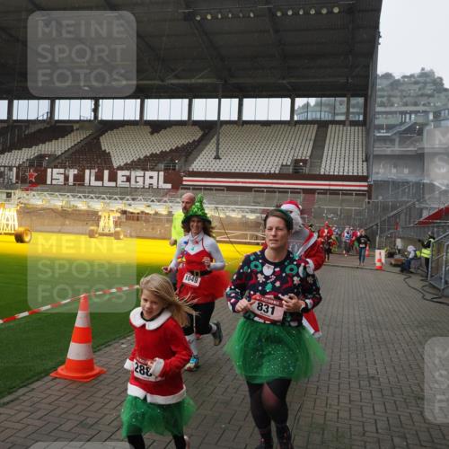 07.12.2025 - St. Pauli X-Mass-Run No. 15 Fabian Wolf http://msf.ph/oto/9415720 07.12.2025 11:05:40 Ziel 199, 831, 1046, 1049, 1196, 1311, 1840, 1841, 2006, 2254, 2884 meine-sportfotos.de
