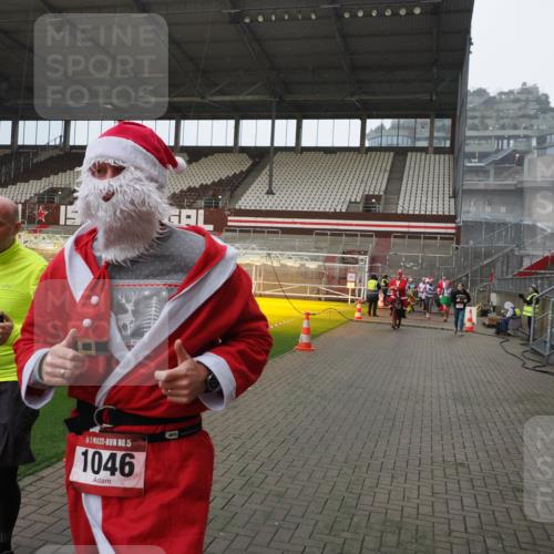 07.12.2025 - St. Pauli X-Mass-Run No. 15 Fabian Wolf http://msf.ph/oto/9415727 07.12.2025 11:05:41 Ziel 199, 831, 932, 1046, 1049, 1092, 1196, 1840, 1841, 2006, 2254, 2884 meine-sportfotos.de