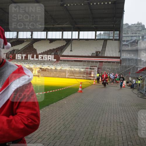 07.12.2025 - St. Pauli X-Mass-Run No. 15 Fabian Wolf http://msf.ph/oto/9415728 07.12.2025 11:05:42 Ziel 199, 831, 924, 925, 932, 1046, 1049, 1092, 1196, 1840, 1841, 2006, 2254, 2884 meine-sportfotos.de
