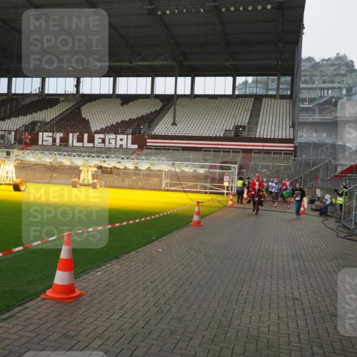 07.12.2025 - St. Pauli X-Mass-Run No. 15 Fabian Wolf http://msf.ph/oto/9415729 07.12.2025 11:05:42 Ziel 199, 831, 924, 925, 932, 1046, 1049, 1092, 1196, 1840, 1841, 2006, 2254, 2884 meine-sportfotos.de