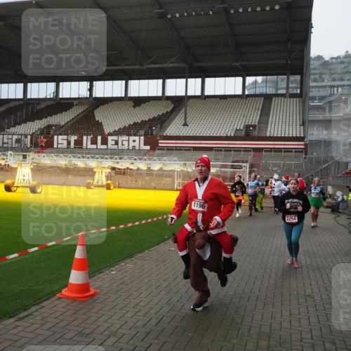 07.12.2025 - St. Pauli X-Mass-Run No. 15 Fabian Wolf http://msf.ph/oto/9415731 07.12.2025 11:05:46 Ziel 199, 831, 924, 925, 927, 929, 932, 973, 1046, 1049, 1092, 1196, 1208, 1428, 1432, 1840, 1841, 2006, 2254, 2884, 3272, 3278 meine-sportfotos.de