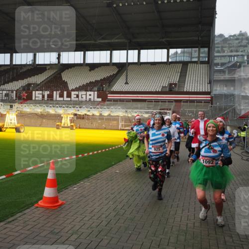 07.12.2025 - St. Pauli X-Mass-Run No. 15 Fabian Wolf http://msf.ph/oto/9415740 07.12.2025 11:05:51 Ziel 199, 298, 300, 659, 831, 924, 925, 927, 929, 932, 973, 1046, 1049, 1092, 1196, 1208, 1428, 1432, 1608, 2254, 2884, 3272, 3278 meine-sportfotos.de