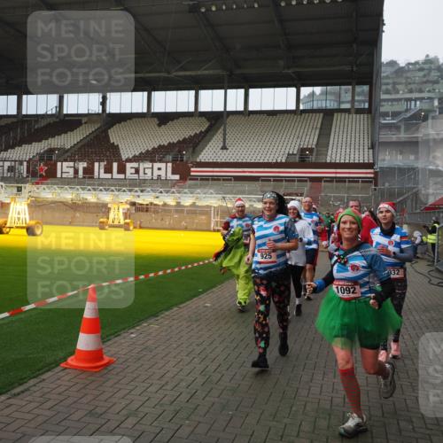 07.12.2025 - St. Pauli X-Mass-Run No. 15 Fabian Wolf http://msf.ph/oto/9415741 07.12.2025 11:05:51 Ziel 199, 298, 300, 659, 831, 924, 925, 927, 929, 932, 973, 1046, 1049, 1092, 1196, 1208, 1428, 1432, 1608, 2254, 2884, 3272, 3278 meine-sportfotos.de