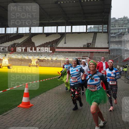 07.12.2025 - St. Pauli X-Mass-Run No. 15 Fabian Wolf http://msf.ph/oto/9415742 07.12.2025 11:05:51 Ziel 199, 298, 300, 659, 831, 924, 925, 927, 929, 932, 973, 1046, 1049, 1092, 1196, 1208, 1428, 1432, 1608, 2254, 2884, 3272, 3278 meine-sportfotos.de