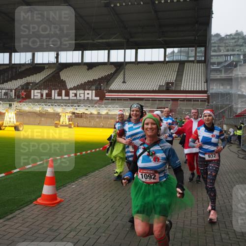 07.12.2025 - St. Pauli X-Mass-Run No. 15 Fabian Wolf http://msf.ph/oto/9415743 07.12.2025 11:05:51 Ziel 199, 298, 300, 659, 831, 924, 925, 927, 929, 932, 973, 1046, 1049, 1092, 1196, 1208, 1428, 1432, 1608, 2254, 2884, 3272, 3278 meine-sportfotos.de