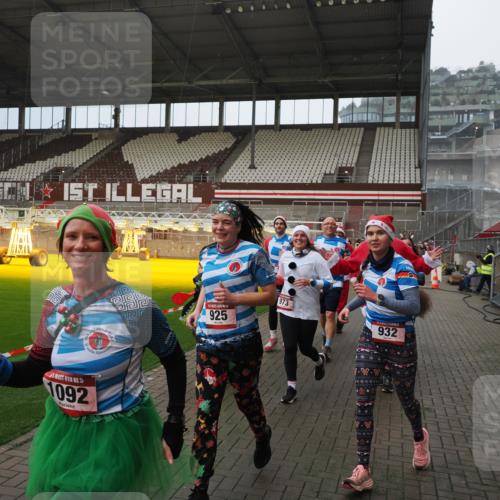 07.12.2025 - St. Pauli X-Mass-Run No. 15 Fabian Wolf http://msf.ph/oto/9415745 07.12.2025 11:05:52 Ziel 199, 298, 300, 659, 831, 924, 925, 927, 929, 932, 973, 1046, 1049, 1092, 1196, 1208, 1428, 1432, 1608, 2254, 2884, 3272, 3278 meine-sportfotos.de