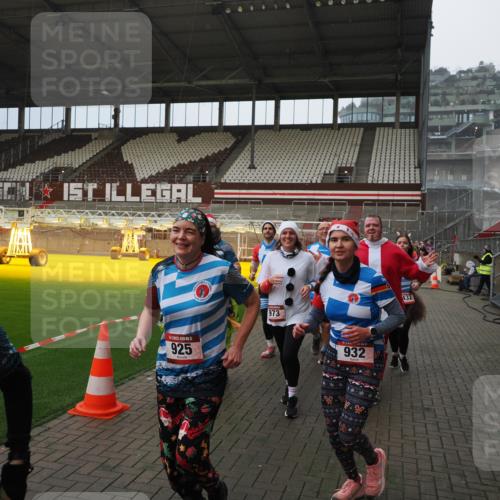 07.12.2025 - St. Pauli X-Mass-Run No. 15 Fabian Wolf http://msf.ph/oto/9415746 07.12.2025 11:05:52 Ziel 199, 298, 300, 659, 831, 924, 925, 927, 929, 932, 973, 1046, 1049, 1092, 1196, 1208, 1428, 1432, 1608, 2254, 2884, 3272, 3278 meine-sportfotos.de