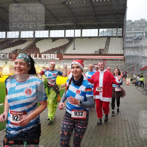 07.12.2025 - St. Pauli X-Mass-Run No. 15 Fabian Wolf http://msf.ph/oto/9415748 07.12.2025 11:05:52 Ziel 199, 298, 300, 659, 831, 924, 925, 927, 929, 932, 973, 1046, 1049, 1092, 1196, 1208, 1428, 1432, 1608, 2254, 2884, 3272, 3278 meine-sportfotos.de