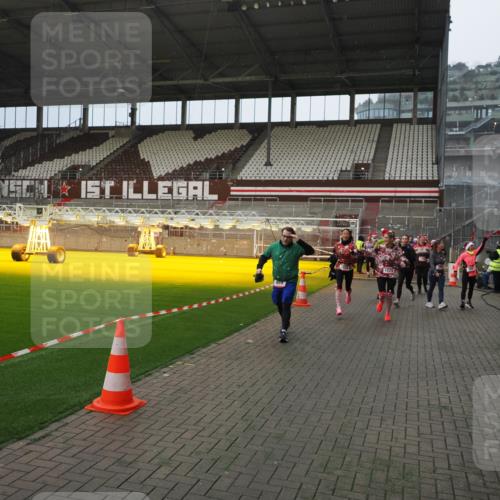 07.12.2025 - St. Pauli X-Mass-Run No. 15 Fabian Wolf http://msf.ph/oto/9415774 07.12.2025 11:05:59 Ziel 92, 298, 300, 659, 693, 854, 858, 878, 920, 924, 925, 927, 929, 932, 944, 973, 1024, 1025, 1092, 1196, 1208, 1428, 1429, 1430, 1432, 1608, 1648, 2243, 2245, 2254, 3272, 3278, 4583, 4585, 4587 meine-sportfotos.de