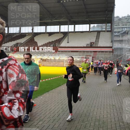 07.12.2025 - St. Pauli X-Mass-Run No. 15 Fabian Wolf http://msf.ph/oto/9415783 07.12.2025 11:06:02 Ziel 92, 298, 300, 402, 403, 659, 693, 854, 858, 878, 920, 924, 925, 927, 929, 944, 973, 1024, 1025, 1208, 1223, 1229, 1287, 1428, 1429, 1430, 1432, 1608, 1648, 2243, 2245, 3272, 3278, 4579, 4581, 4583, 4585, 4587 meine-sportfotos.de