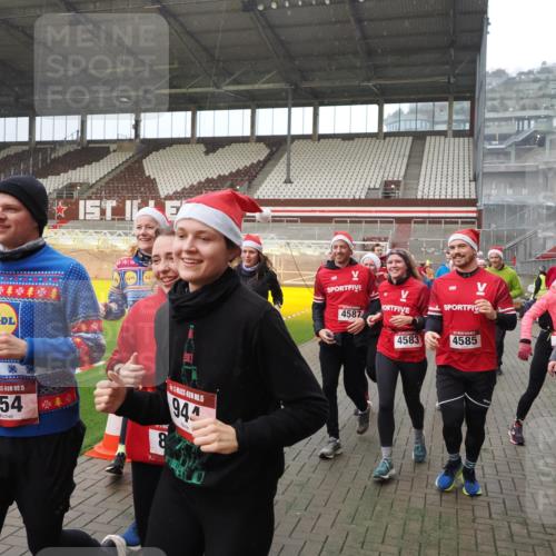 07.12.2025 - St. Pauli X-Mass-Run No. 15 Fabian Wolf http://msf.ph/oto/9415809 07.12.2025 11:06:08 Ziel 92, 204, 298, 300, 402, 403, 414, 556, 659, 693, 854, 858, 878, 920, 944, 1024, 1025, 1223, 1229, 1287, 1429, 1430, 1608, 1648, 2243, 2245, 4579, 4581, 4583, 4585, 4587 meine-sportfotos.de