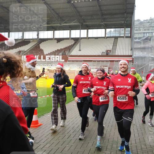 07.12.2025 - St. Pauli X-Mass-Run No. 15 Fabian Wolf http://msf.ph/oto/9415811 07.12.2025 11:06:09 Ziel 92, 204, 298, 300, 402, 403, 414, 556, 659, 693, 854, 858, 878, 920, 944, 1024, 1025, 1223, 1229, 1287, 1429, 1430, 1608, 1648, 2243, 2245, 4579, 4581, 4583, 4585, 4587 meine-sportfotos.de