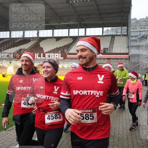 07.12.2025 - St. Pauli X-Mass-Run No. 15 Fabian Wolf http://msf.ph/oto/9415815 07.12.2025 11:06:10 Ziel 92, 204, 298, 300, 402, 403, 414, 556, 659, 693, 854, 858, 878, 920, 944, 1024, 1025, 1223, 1229, 1287, 1429, 1430, 1648, 2243, 2245, 4579, 4581, 4583, 4585, 4587 meine-sportfotos.de