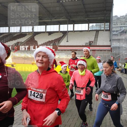 07.12.2025 - St. Pauli X-Mass-Run No. 15 Fabian Wolf http://msf.ph/oto/9415821 07.12.2025 11:06:11 Ziel 92, 204, 300, 402, 403, 414, 556, 659, 693, 854, 858, 878, 920, 944, 1024, 1025, 1223, 1229, 1287, 1403, 1429, 1430, 1648, 2243, 2245, 4579, 4581, 4583, 4585, 4587 meine-sportfotos.de