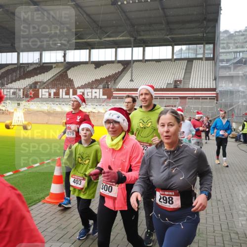 07.12.2025 - St. Pauli X-Mass-Run No. 15 Fabian Wolf http://msf.ph/oto/9415823 07.12.2025 11:06:11 Ziel 92, 204, 300, 402, 403, 414, 556, 659, 693, 854, 858, 878, 920, 944, 1024, 1025, 1223, 1229, 1287, 1403, 1429, 1430, 1648, 2243, 2245, 4579, 4581, 4583, 4585, 4587 meine-sportfotos.de