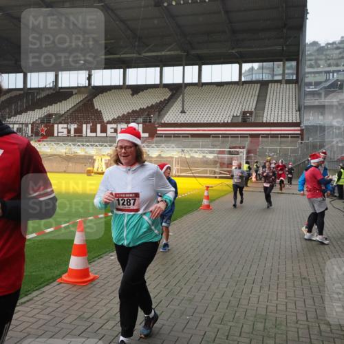 07.12.2025 - St. Pauli X-Mass-Run No. 15 Fabian Wolf http://msf.ph/oto/9415831 07.12.2025 11:06:13 Ziel 92, 204, 402, 403, 414, 474, 486, 556, 693, 854, 858, 878, 920, 944, 1024, 1025, 1223, 1229, 1287, 1403, 1429, 1430, 1648, 2243, 2245, 4579, 4581, 4583, 4585, 4587 meine-sportfotos.de