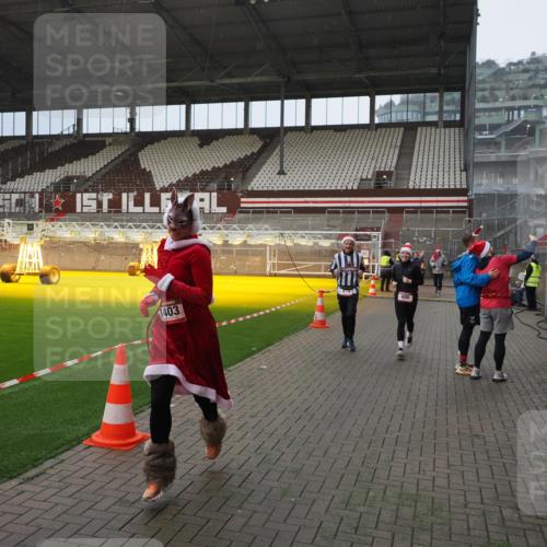 07.12.2025 - St. Pauli X-Mass-Run No. 15 Fabian Wolf http://msf.ph/oto/9415854 07.12.2025 11:06:19 Ziel 204, 402, 403, 414, 474, 486, 556, 1223, 1229, 1287, 1403, 1429, 1430, 1440, 1442, 4579, 4581, 4583, 4585, 4587 meine-sportfotos.de