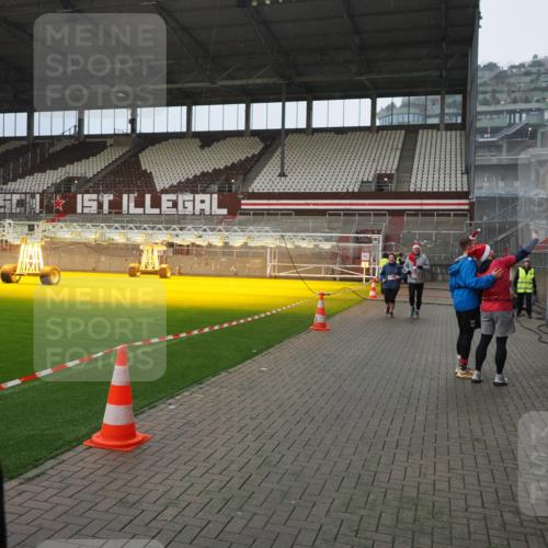 07.12.2025 - St. Pauli X-Mass-Run No. 15 Fabian Wolf http://msf.ph/oto/9415868 07.12.2025 11:06:23 Ziel 204, 414, 474, 486, 556, 1403, 1440, 1442 meine-sportfotos.de