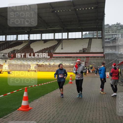 07.12.2025 - St. Pauli X-Mass-Run No. 15 Fabian Wolf http://msf.ph/oto/9415874 07.12.2025 11:06:26 Ziel 204, 414, 474, 486, 1403, 1440, 1442, 1556, 1564 meine-sportfotos.de