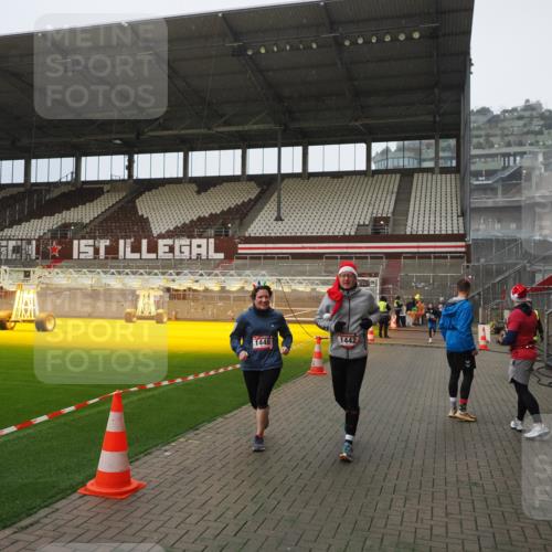 07.12.2025 - St. Pauli X-Mass-Run No. 15 Fabian Wolf http://msf.ph/oto/9415875 07.12.2025 11:06:26 Ziel 204, 414, 474, 486, 1403, 1440, 1442, 1556, 1564 meine-sportfotos.de