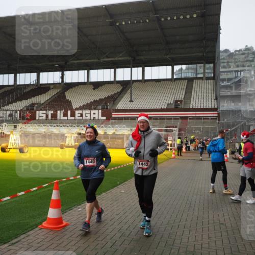 07.12.2025 - St. Pauli X-Mass-Run No. 15 Fabian Wolf http://msf.ph/oto/9415878 07.12.2025 11:06:27 Ziel 204, 414, 474, 486, 1403, 1440, 1442, 1556, 1564 meine-sportfotos.de